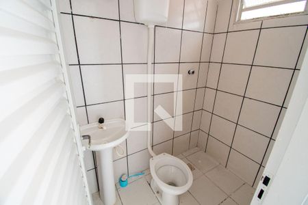 Banheiro de kitnet/studio para alugar com 1 quarto, 30m² em Taguatinga, Brasília