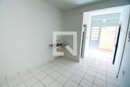 Sala/ cozinha  de kitnet/studio para alugar com 1 quarto, 30m² em Taguatinga, Brasília