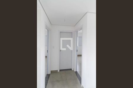 Corredor de apartamento à venda com 2 quartos, 110m² em Santa Terezinha, Belo Horizonte