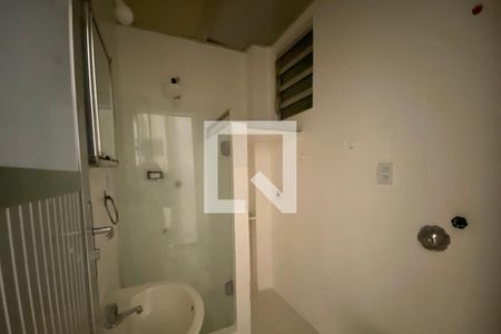 Banheiro de apartamento à venda com 1 quarto, 32m² em Flamengo, Rio de Janeiro