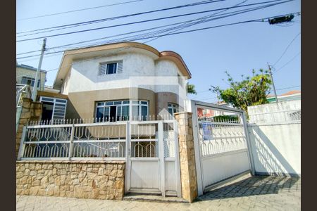 Casa para alugar com 250m², 3 quartos e 5 vagas Casa para alugar com 250m², 3 quartos e 5 vagasFachada