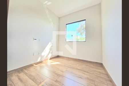 Quarto 2 de casa à venda com 3 quartos, 140m² em Portal do Sol, Lagoa Santa