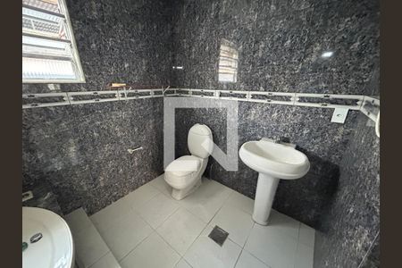 Banheiro da Suíte de casa para alugar com 2 quartos, 98m² em Madureira, Rio de Janeiro