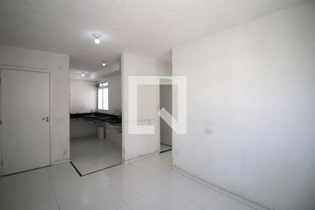 Sala de apartamento para alugar com 2 quartos, 38m² em Brás de Pina, Rio de Janeiro