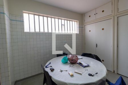 Casa à venda com 580m², 5 quartos e 4 vagas Casa à venda com 580m², 5 quartos e 4 vagasCopa