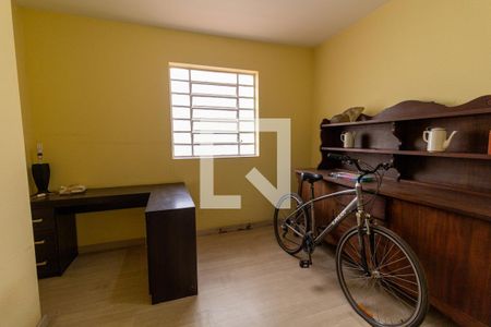 Casa à venda com 580m², 5 quartos e 4 vagas Casa à venda com 580m², 5 quartos e 4 vagasQuarto 2 da Área de Serviço