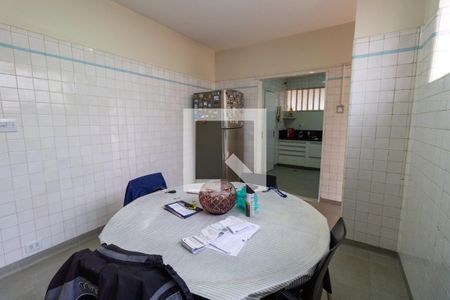 Casa à venda com 580m², 5 quartos e 4 vagas Casa à venda com 580m², 5 quartos e 4 vagasCopa