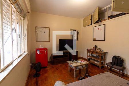 Casa à venda com 580m², 5 quartos e 4 vagas Casa à venda com 580m², 5 quartos e 4 vagasQuarto 1