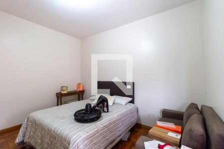 Casa à venda com 580m², 5 quartos e 4 vagas Casa à venda com 580m², 5 quartos e 4 vagasQuarto 2