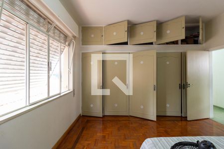 Casa à venda com 580m², 5 quartos e 4 vagas Casa à venda com 580m², 5 quartos e 4 vagasQuarto 2