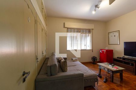 Casa à venda com 580m², 5 quartos e 4 vagas Casa à venda com 580m², 5 quartos e 4 vagasQuarto 1