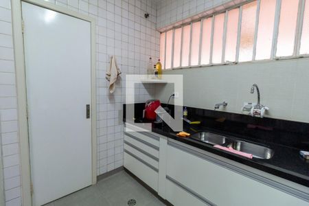 Casa à venda com 580m², 5 quartos e 4 vagas Casa à venda com 580m², 5 quartos e 4 vagasCozinha