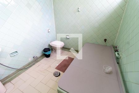 Casa à venda com 580m², 5 quartos e 4 vagas Casa à venda com 580m², 5 quartos e 4 vagasBanheiro do Piso Superior