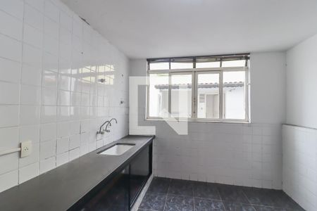 Casa à venda com 184m², 4 quartos e 2 vagas Casa à venda com 184m², 4 quartos e 2 vagasCozinha e Área de Serviço