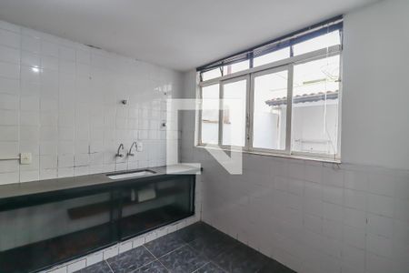 Casa à venda com 184m², 4 quartos e 2 vagas Casa à venda com 184m², 4 quartos e 2 vagasCozinha e Área de Serviço
