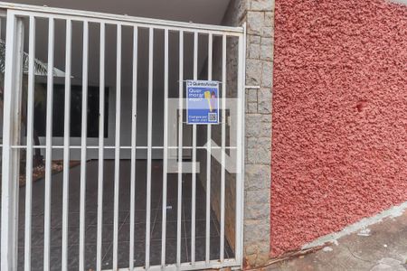 Casa à venda com 184m², 4 quartos e 2 vagas Casa à venda com 184m², 4 quartos e 2 vagasFachada