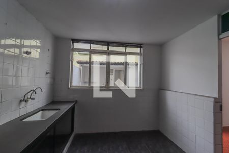Casa à venda com 184m², 4 quartos e 2 vagas Casa à venda com 184m², 4 quartos e 2 vagasCozinha e Área de Serviço