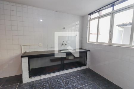 Casa à venda com 184m², 4 quartos e 2 vagas Casa à venda com 184m², 4 quartos e 2 vagasCozinha e Área de Serviço