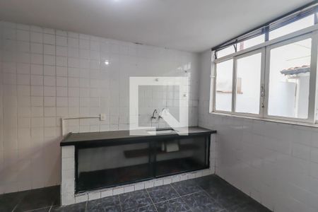 Casa à venda com 184m², 4 quartos e 2 vagas Casa à venda com 184m², 4 quartos e 2 vagasCozinha e Área de Serviço