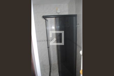 Banheiro de apartamento para alugar com 1 quarto, 56m² em Costa Azul, Salvador