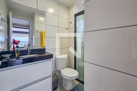 banheiro  de apartamento para alugar com 1 quarto, 48m² em Enseada, Guarujá