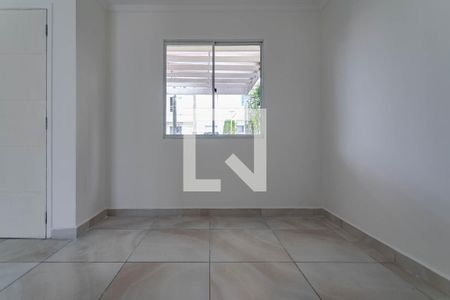 Sala de casa de condomínio para alugar com 3 quartos, 100m² em Vila Oliveira, Mogi das Cruzes