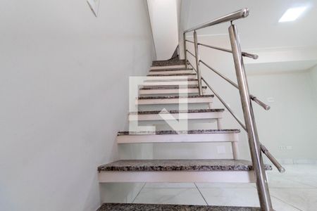 Escada de casa para alugar com 2 quartos, 79m² em Penha de França, São Paulo