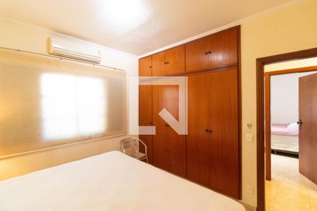 Casa à venda com 360m², 3 quartos e 4 vagas Casa à venda com 360m², 3 quartos e 4 vagasSuíte