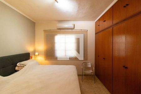 Casa à venda com 360m², 3 quartos e 4 vagas Casa à venda com 360m², 3 quartos e 4 vagasSuíte