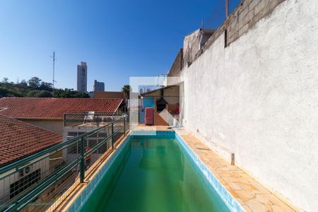 Casa à venda com 360m², 3 quartos e 4 vagas Casa à venda com 360m², 3 quartos e 4 vagasPiscina