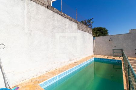 Casa à venda com 360m², 3 quartos e 4 vagas Casa à venda com 360m², 3 quartos e 4 vagasPiscina