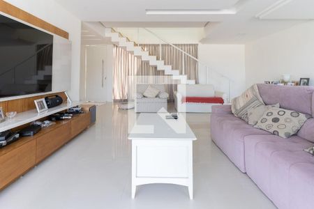 Casa à venda com 3 quartos, 275m² em Pendotiba, Niterói