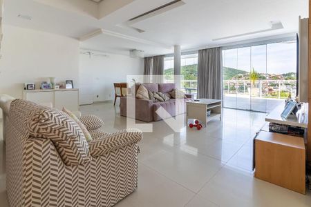 Casa à venda com 3 quartos, 275m² em Pendotiba, Niterói