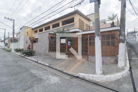 Casa à venda com 230m², 2 quartos e 2 vagas Casa à venda com 230m², 2 quartos e 2 vagasFachada