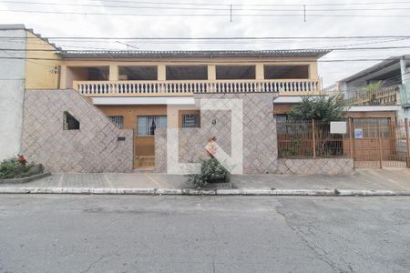 Casa à venda com 230m², 2 quartos e 2 vagas Casa à venda com 230m², 2 quartos e 2 vagasFachada