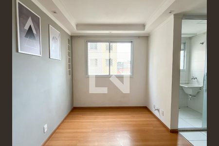 Sala de apartamento para alugar com 2 quartos, 44m² em Vila Zat, São Paulo