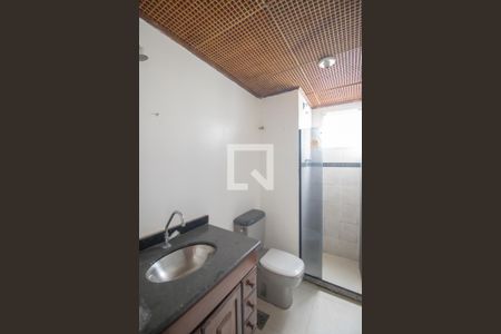 Banheiro de apartamento para alugar com 2 quartos, 57m² em Alcantara, São Gonçalo