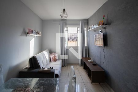 Sala de casa à venda com 2 quartos, 48m² em São João Batista, Belo Horizonte