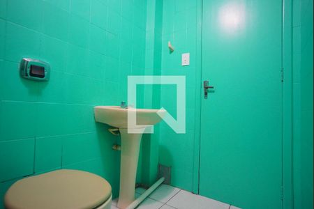 Banheiro Corredor de apartamento à venda com 1 quarto, 57m² em São Geraldo, Porto Alegre