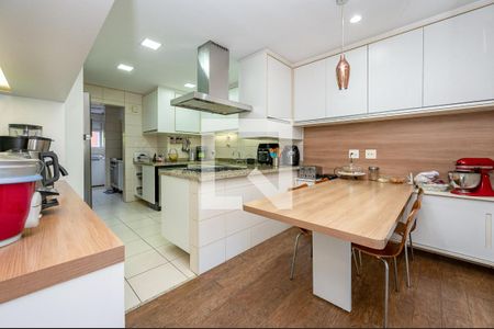 Apartamento à venda com 4 quartos, 246m² em Vila Sofia, São Paulo