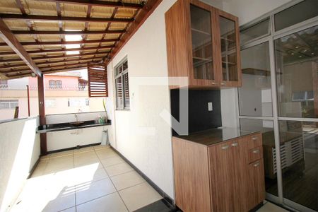 Varanda coberta de apartamento para alugar com 2 quartos, 60m² em União, Belo Horizonte