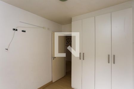 quarto 1 de apartamento para alugar com 2 quartos, 40m² em Parque Pinheiros, Taboão da Serra