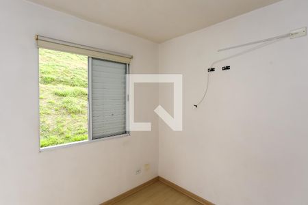 quarto 1 de apartamento para alugar com 2 quartos, 40m² em Parque Pinheiros, Taboão da Serra