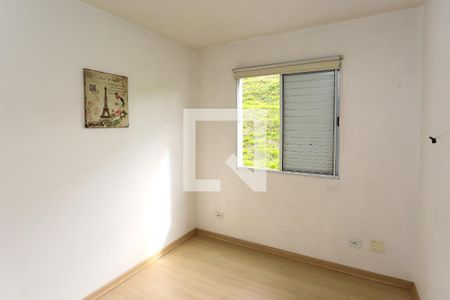 quarto 1 de apartamento para alugar com 2 quartos, 40m² em Parque Pinheiros, Taboão da Serra