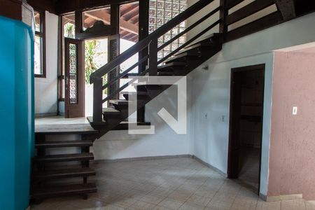 SALA de casa de condomínio para alugar com 3 quartos, 1600m² em Conjunto Habitacional Vila Santana (sousas), Campinas