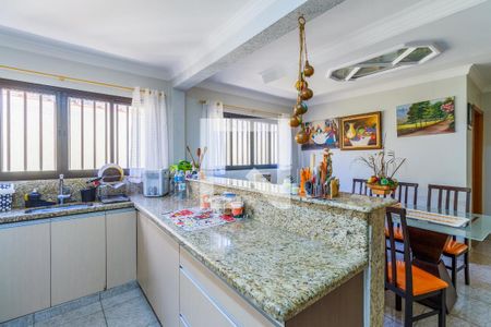 Casa à venda com 3 quartos, 202m² em Vila Lucinda, Santo André