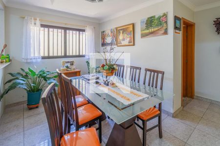 Casa à venda com 3 quartos, 202m² em Vila Lucinda, Santo André