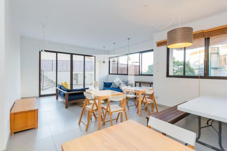 Apartamento à venda com 3 quartos, 177m² em Vila Ipojuca, São Paulo