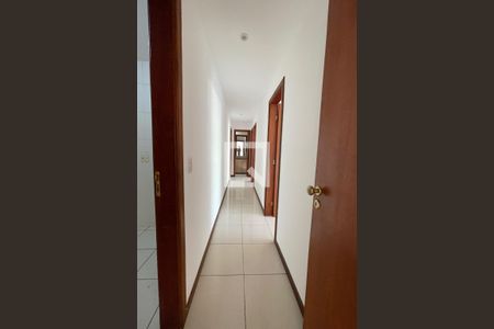 Corredor de casa para alugar com 3 quartos, 103m² em Jardim Vinte E Cinco de Agosto, Duque de Caxias