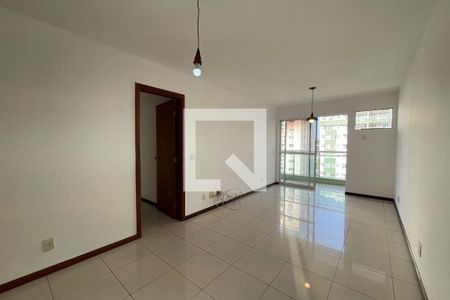 Sala de casa para alugar com 3 quartos, 103m² em Jardim Vinte E Cinco de Agosto, Duque de Caxias